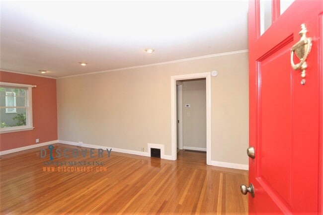 Photo - Piedmont Home with Bedroom Suite and Enclosed Yard