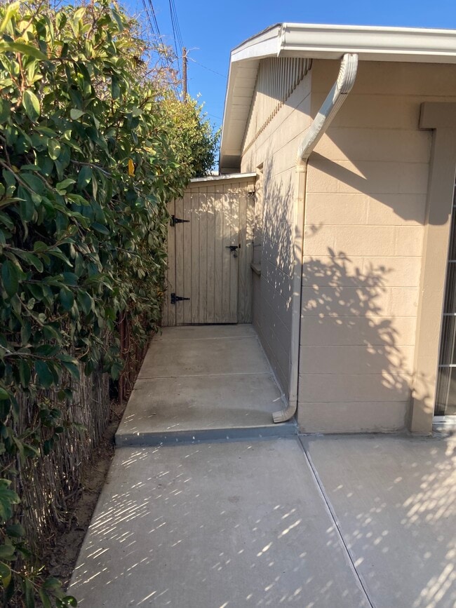 Photo - 1278 E Collins St