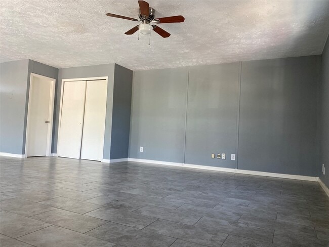 Photo - 8220 Glenview Dr