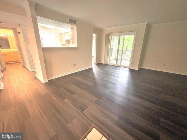 Building Photo - 1505 Lincoln Way Unit 101