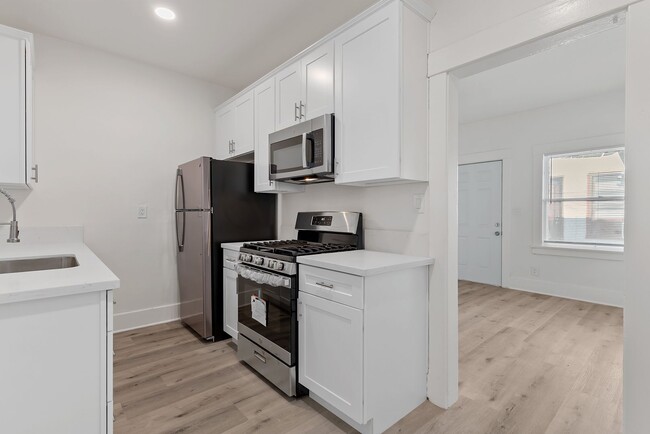 Photo - 1045 E 4th St Apartment Unit 09