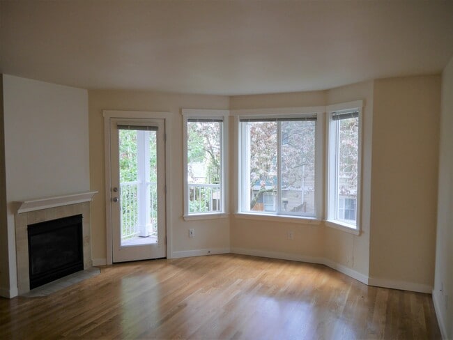 Photo - Lovely Lake City 3 Bed Townhome