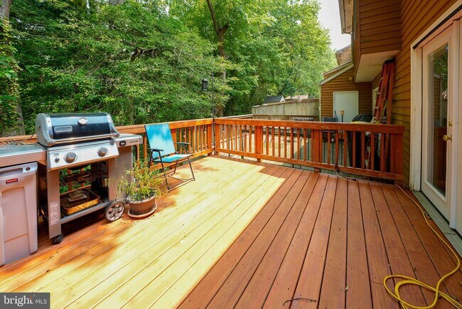 Photo - 1025 Commanders Way N