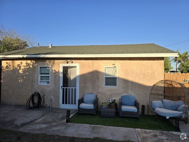 Building Photo - 4758 Walnut Ave Rental