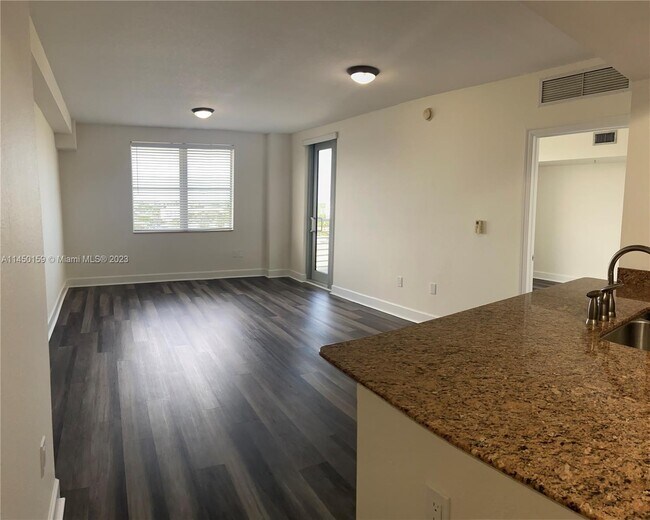 Photo - 1830 Radius Dr Unidad 908