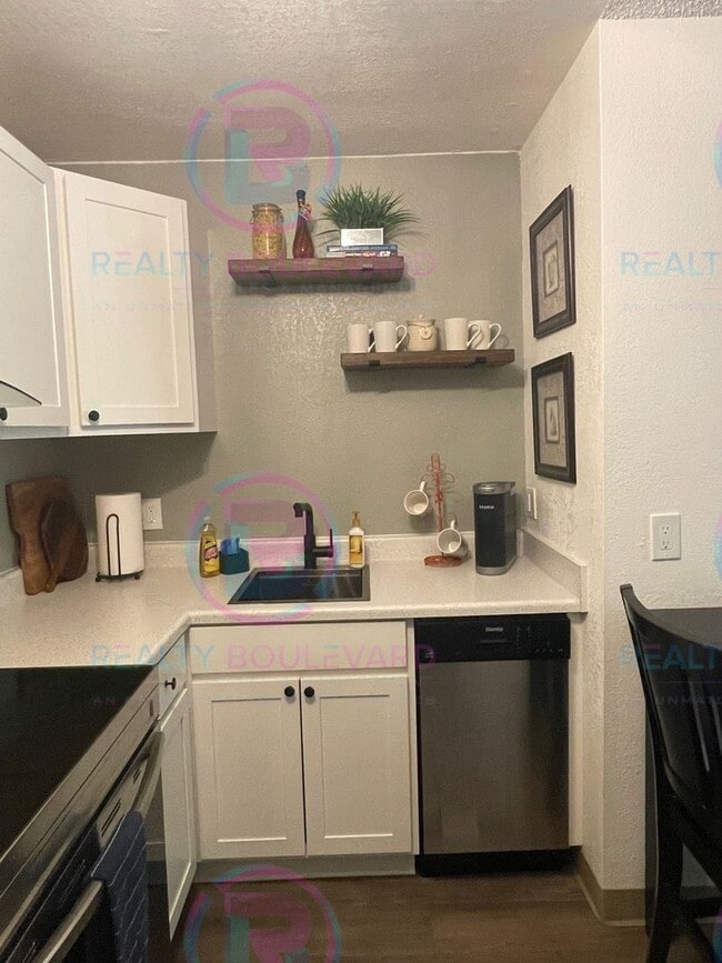Photo - 2450 Lymbery St