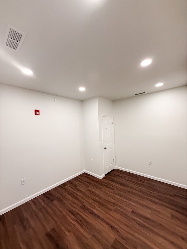 Photo - Daly Gardens #43 Unidad 202