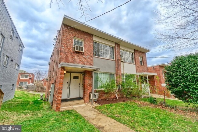 Building Photo - 42 Varnum St NE