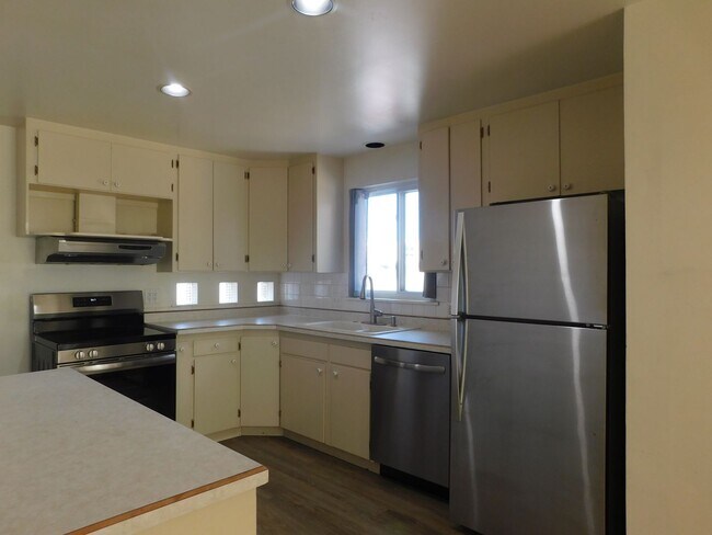 941 Walnut Ave Unidad A