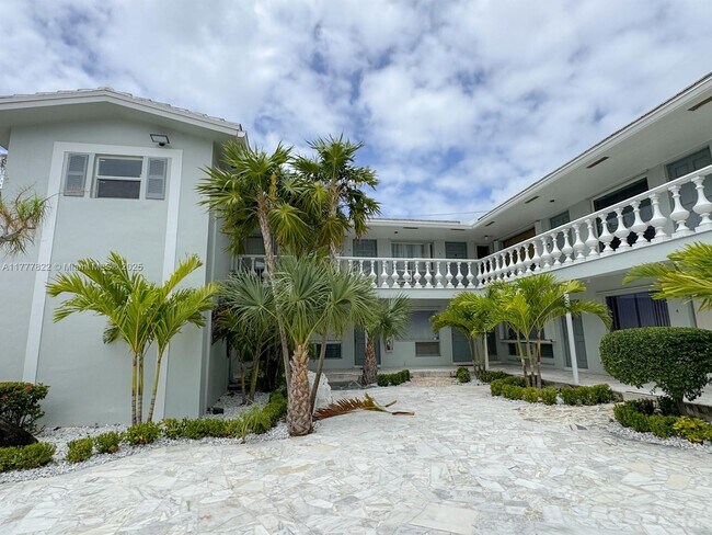 Photo - 915 Intracoastal Dr Unit 9