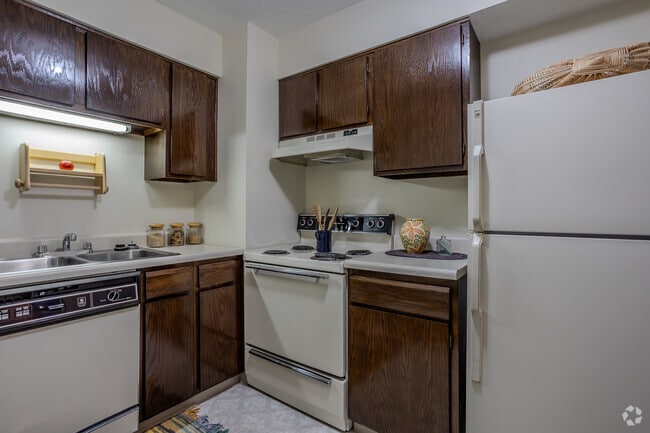 2 BR, 1 BA - 865 SF - Kitchen