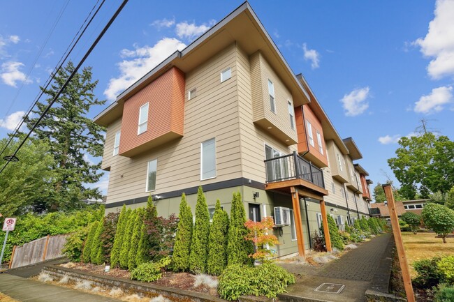 Building Photo - 1540 NE 175th St Rental