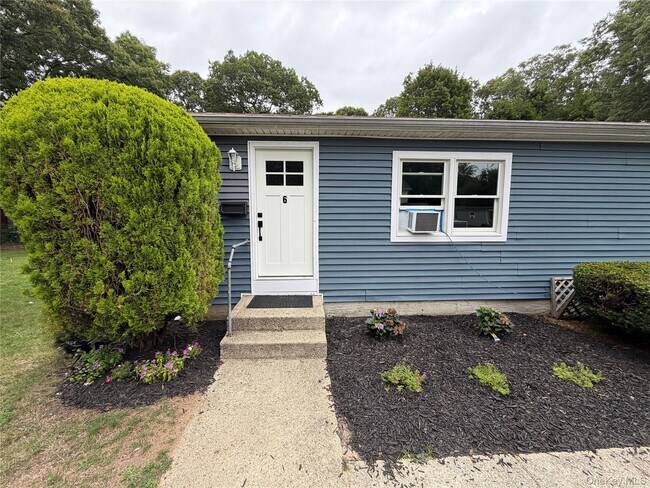 Building Photo - 305 Smithtown Blvd