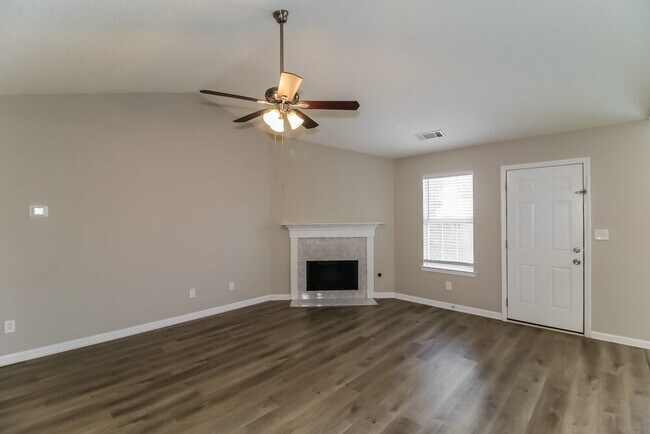 Photo - 604 Fieldcrest Dr