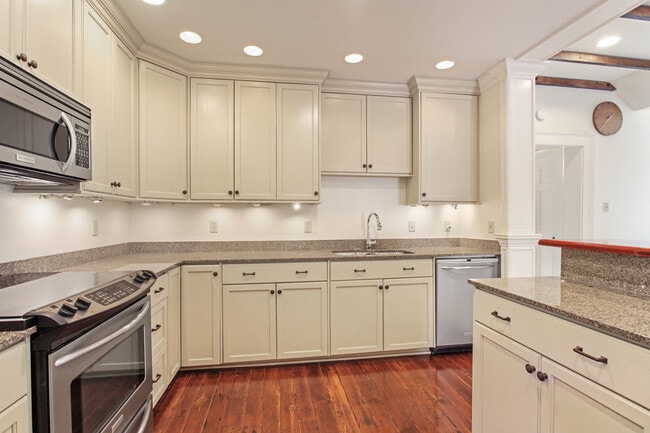 Photo - 3027 Chestnut St Unit 3027