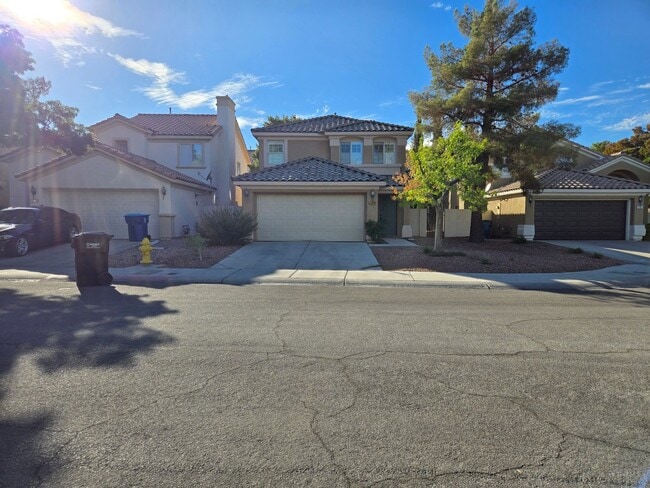 Building Photo - A Fabulous 4 Bedroom Home in Peccole Ranch
