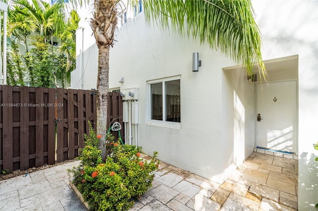 Photo - 2945 Bridgeport Ave