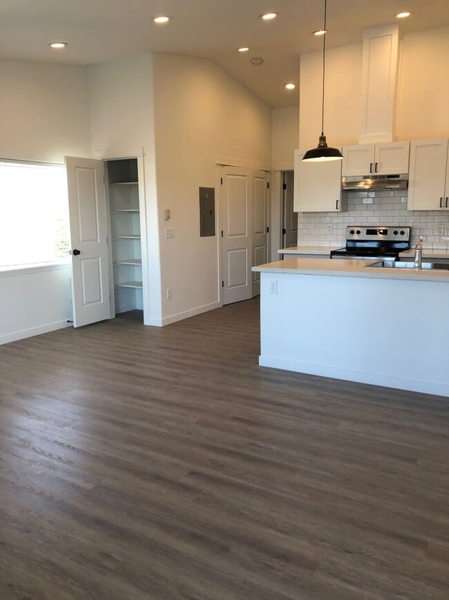 Photo - Parkway Commons Unit 201