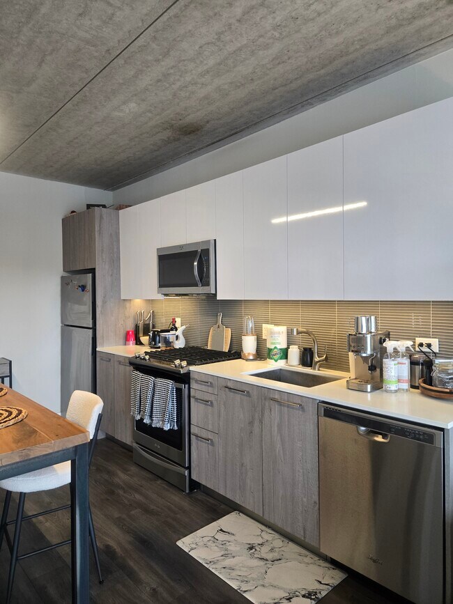 Photo - 1743 N Leavitt St Unidad 307