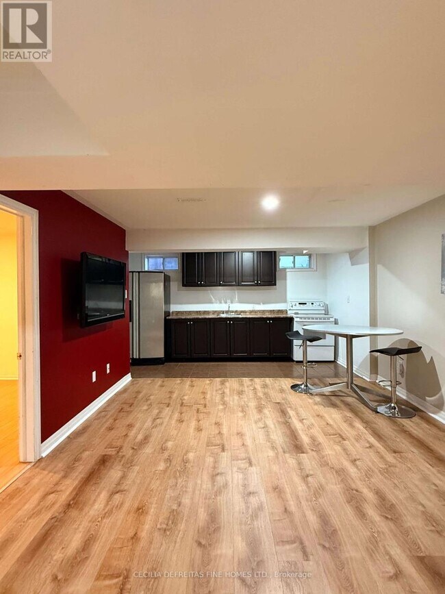 Photo - 294 Wildberry Crescent