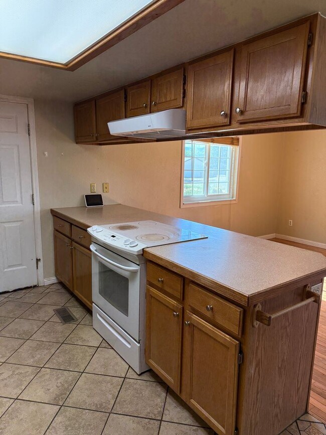 Photo - 3 bed, large yard