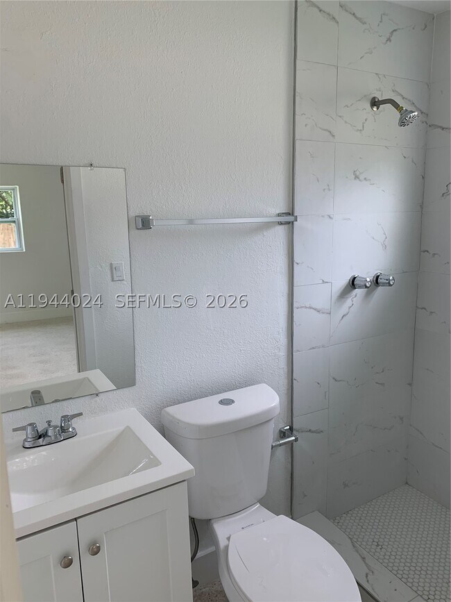 Photo - 6740 US-1
