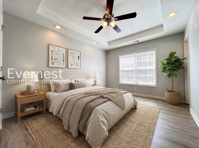 Photo - 687 S Evelyn Pl NW