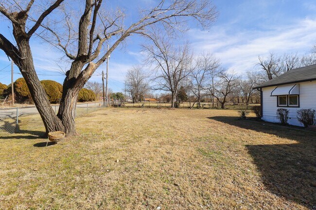 Photo - 4 Bed | 1.5 Bath in North Tulsa!