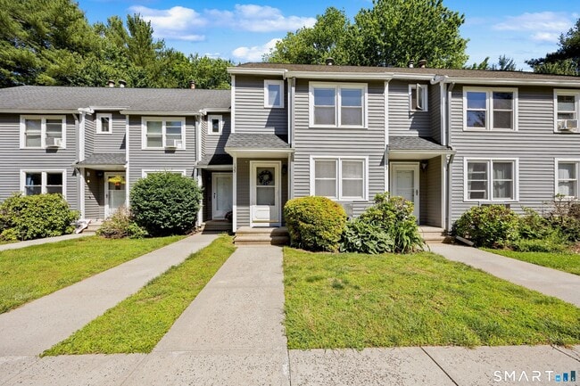 Building Photo - 135 Fairway Dr Unit 135