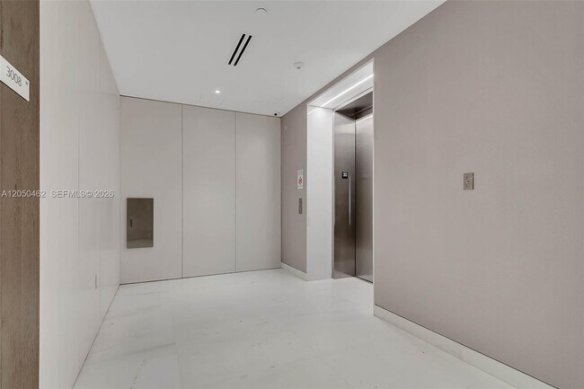 Photo - 300 Biscayne Blvd Way Unidad 3008W