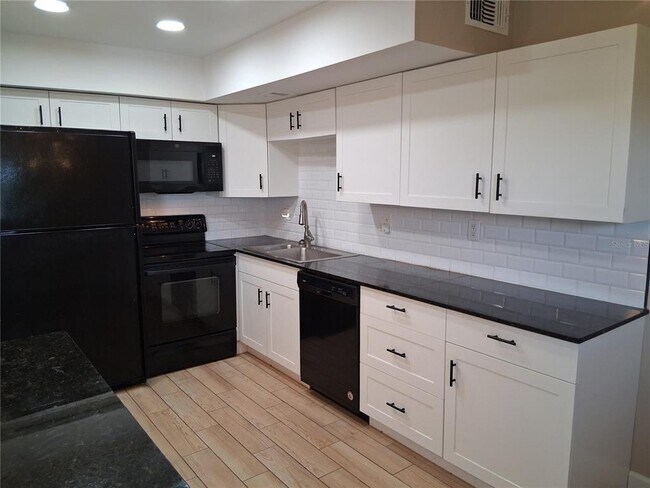 7231 W Country Club Dr N Unit 130