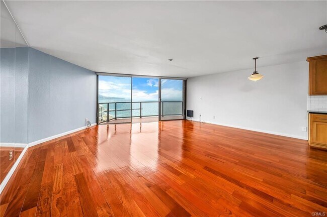 Photo - 531 Esplanade Unit 714