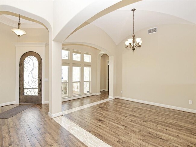 Photo - 407 Bonaire Ct