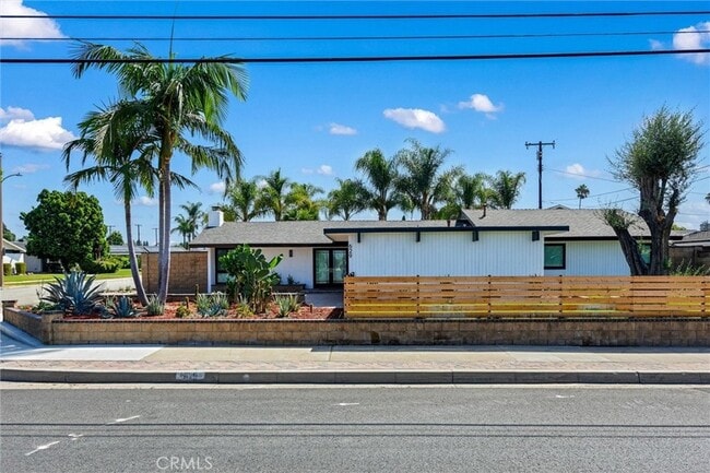Photo - 629 S Yorba St