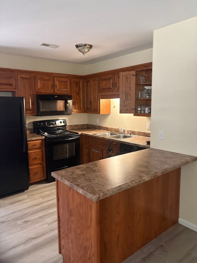 Kitchen - 416 N Green St Unit Apt A