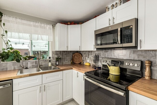 Photo - 11487 Larson Ln