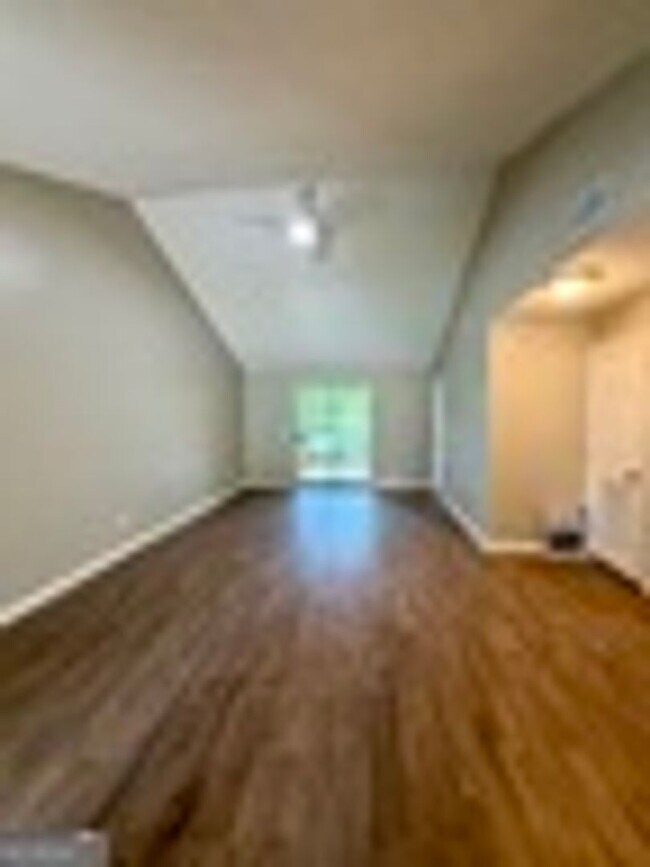 438/440 Admirals Walk Dr
