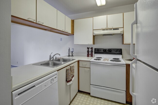 Silver Ridge Apartments - Kitchen - Silver Ridge Rental