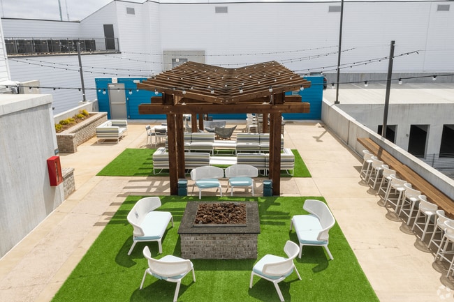 Photo - 2050 Morningside