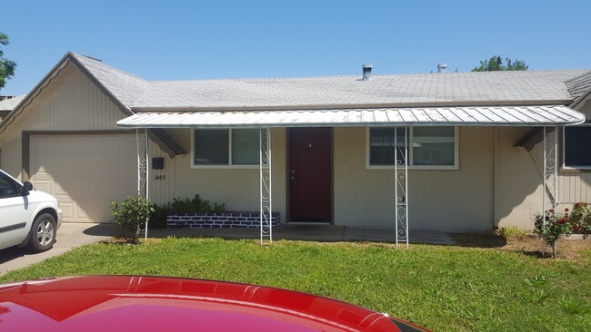 Building Photo - 3 Bedroom Yuba City Home Coming Available