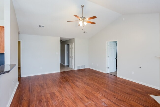 Photo - 1800 Sarah Ann Dr W