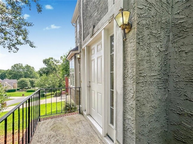 2945 Georgian Manor Dr