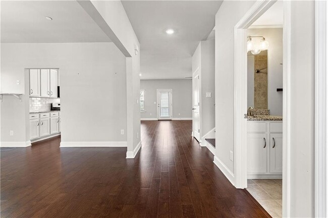 Photo - 156 Adams Cir