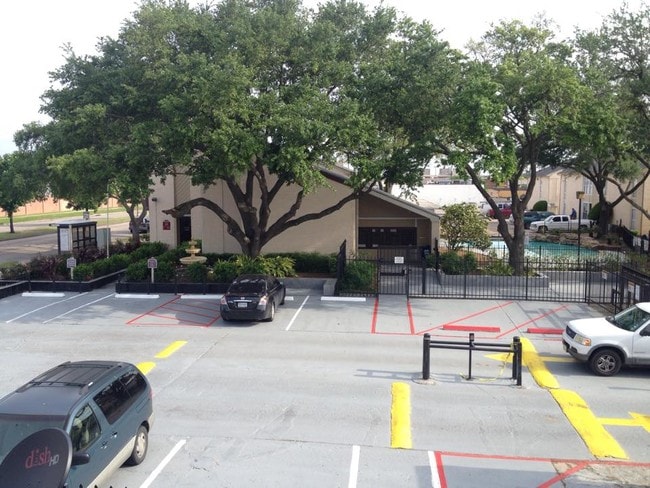 Photo - Los Arcos Apartments