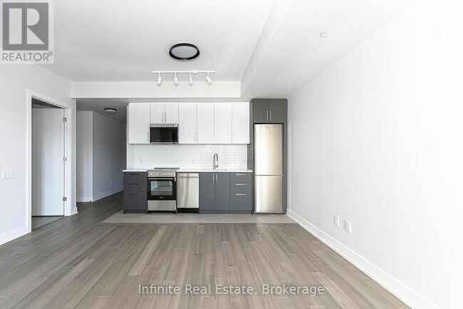 Photo - 664 Spadina Ave. Unit 301