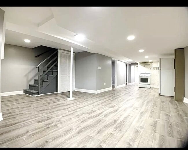 Photo - 2321 N Sacramento Ave Unit B