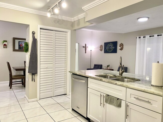 Photo - 480 Azure Ave