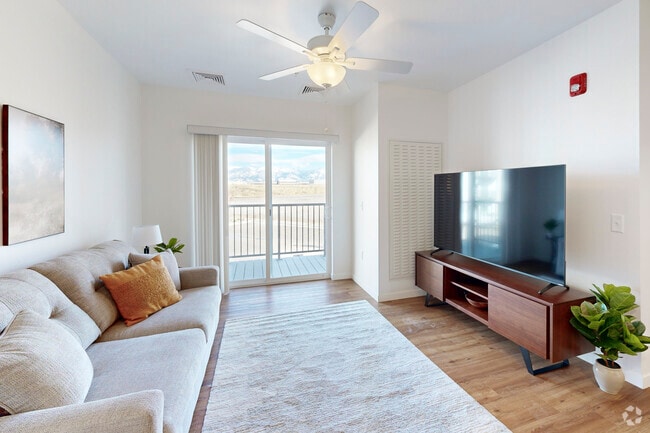 3BR,2BA - 1,057SF - Living Room