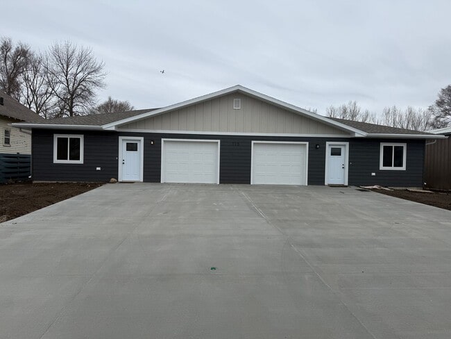 Building Photo - 115 4th St SW Unit #2