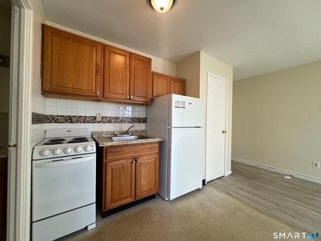 Photo - 145 Cowles St Unidad B3